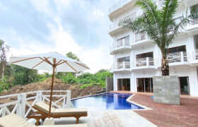 Swimming Pool Yoga Retreat In Canggu (1)