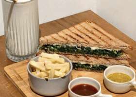 SAUTEED SPINACH & CHEESE TOASTS.jpg (1)