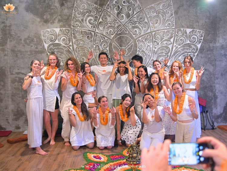 Yoga, meditation and sound healing retreat at Bali Yoga School in Ubud